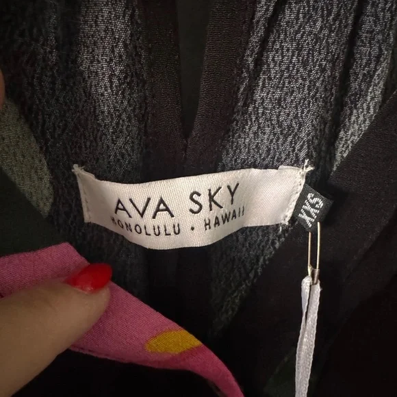 Ava Sky Romper//Fighting Eel - Picture 4 of 5